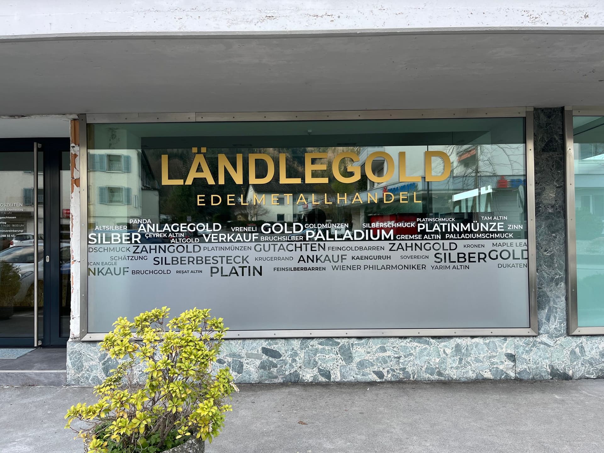 Gebäudebeschriftung